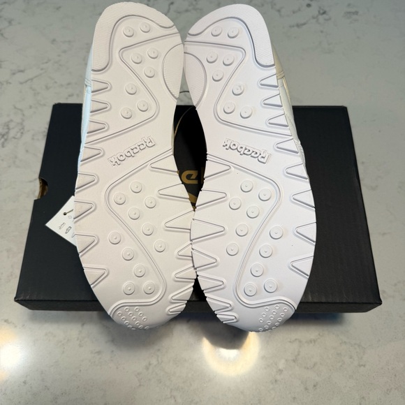 NWT- Women’s Reebok Ultra Flash White and Cream Sneakers Size 9 - Picture 2 of 7